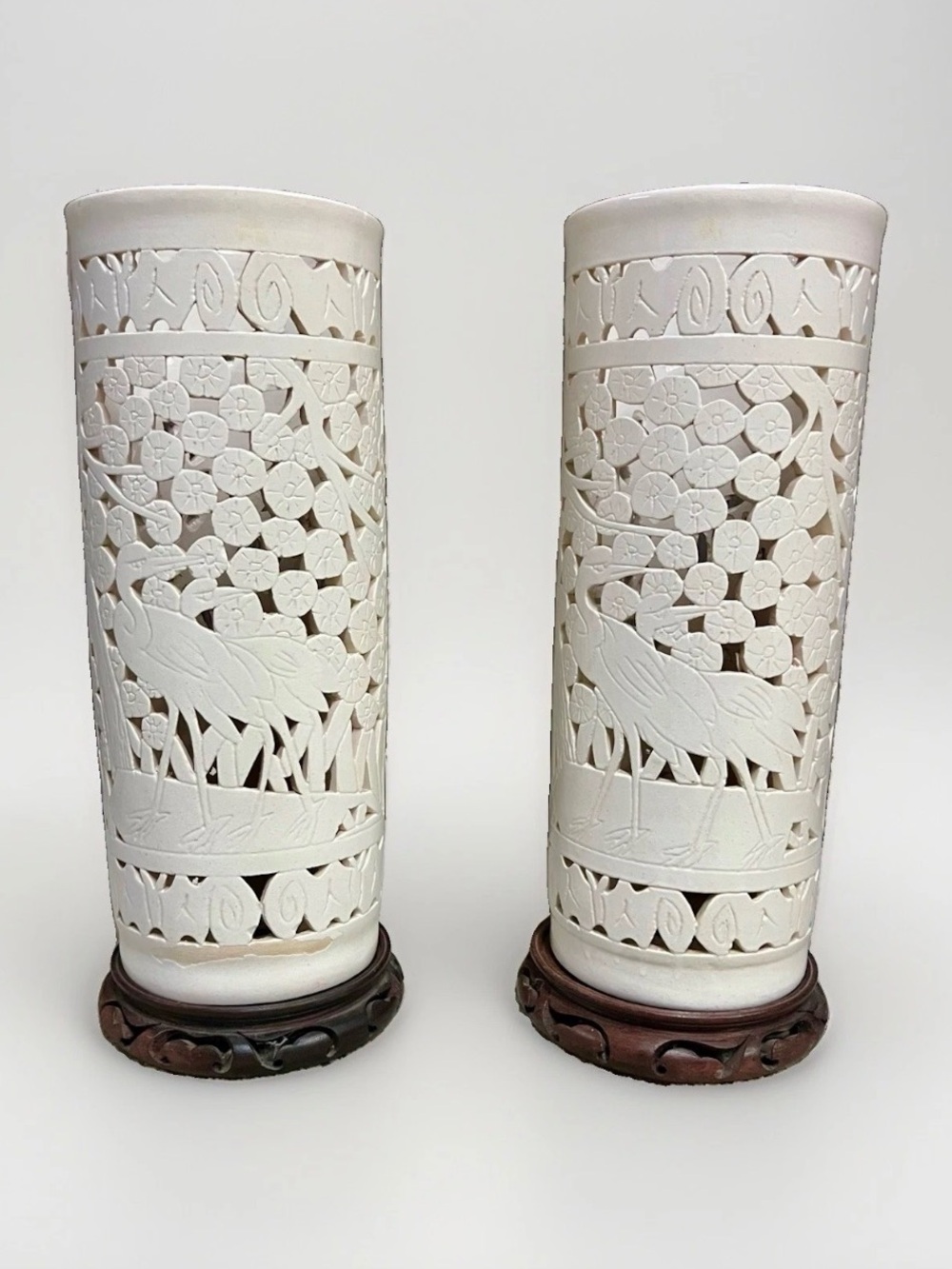 Set of 2 VTG Blanc De Chine Chinese Reticulated Porcelain vases w wood stands